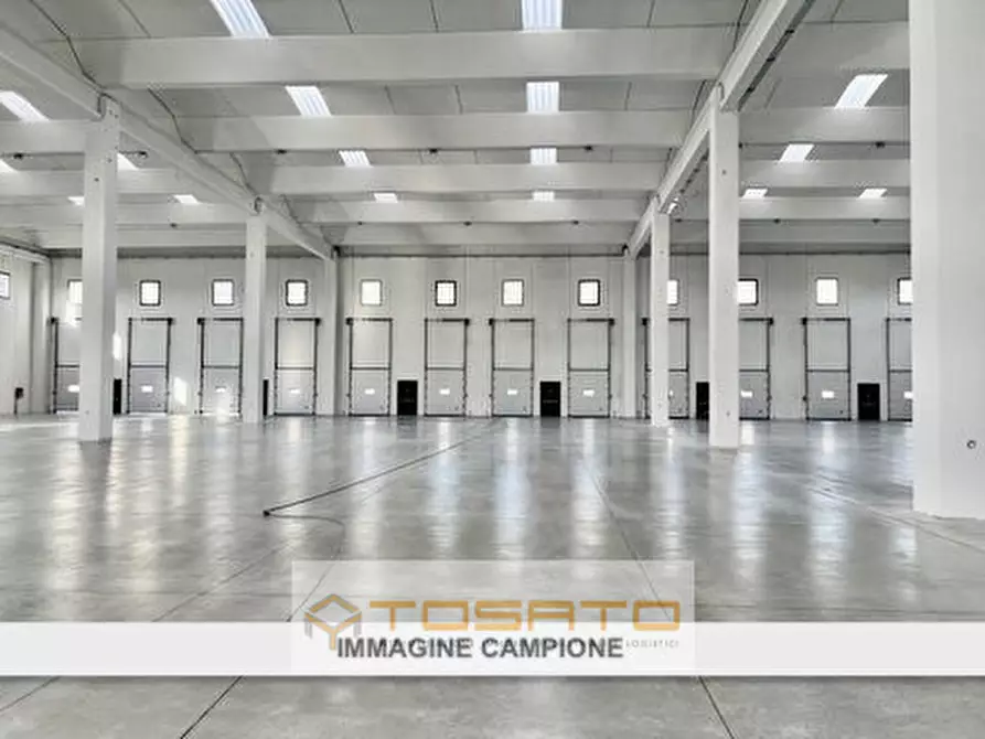 Immagine 3 di Capannone industriale in affitto  a Verona
