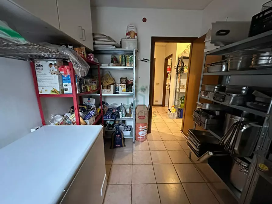 Immagine 46 di Attività commerciale in vendita  in Villaggio di Colognola ai Colli a Colognola Ai Colli