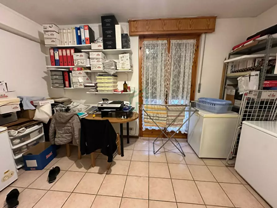 Immagine 51 di Attività commerciale in vendita  in Villaggio di Colognola ai Colli a Colognola Ai Colli