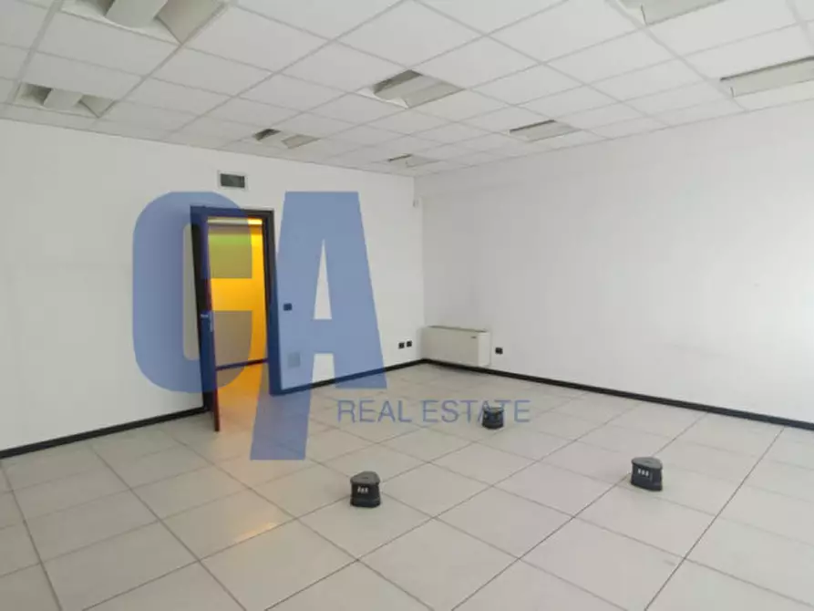 Immagine 11 di Ufficio in affitto  in VIA GROSIO a Milano