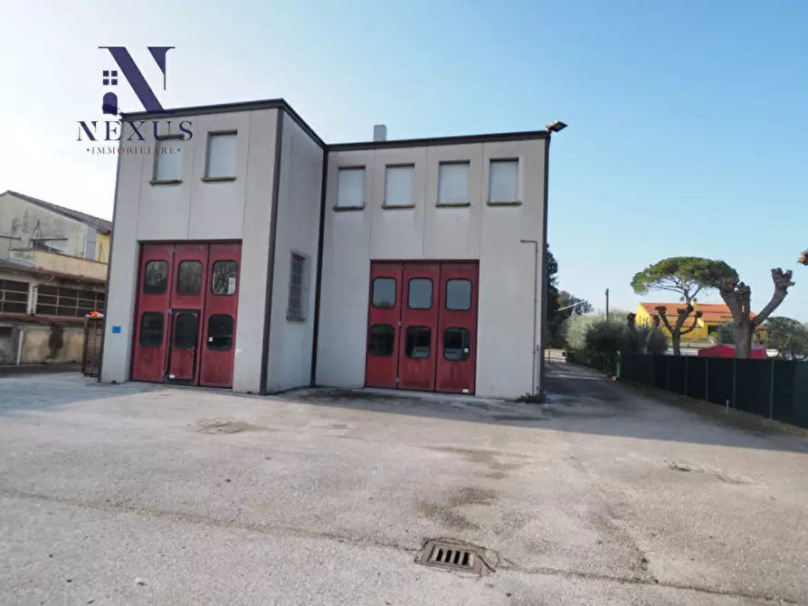 Immagine 32 di Capannone industriale in vendita  in Via della Fornace a Fano