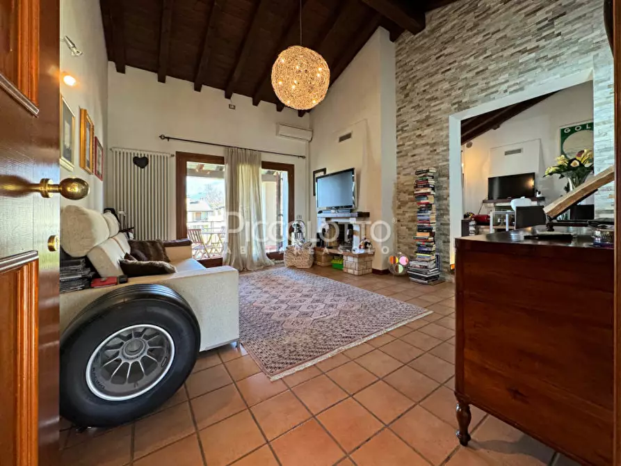 Immagine 3 di Appartamento in vendita  in via Strada dei Colli a Asolo