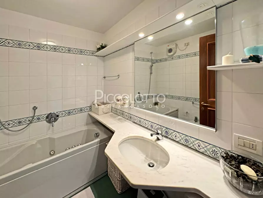 Immagine 18 di Appartamento in vendita  in via Strada dei Colli a Asolo