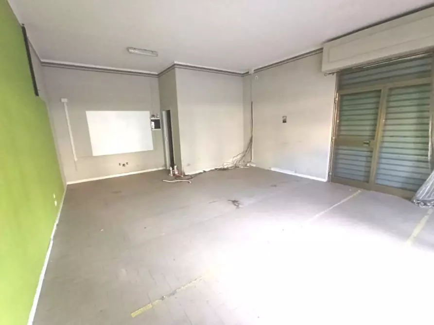 Immagine 1 di Negozio in vendita  in Via Roma a Castiglione Del Lago