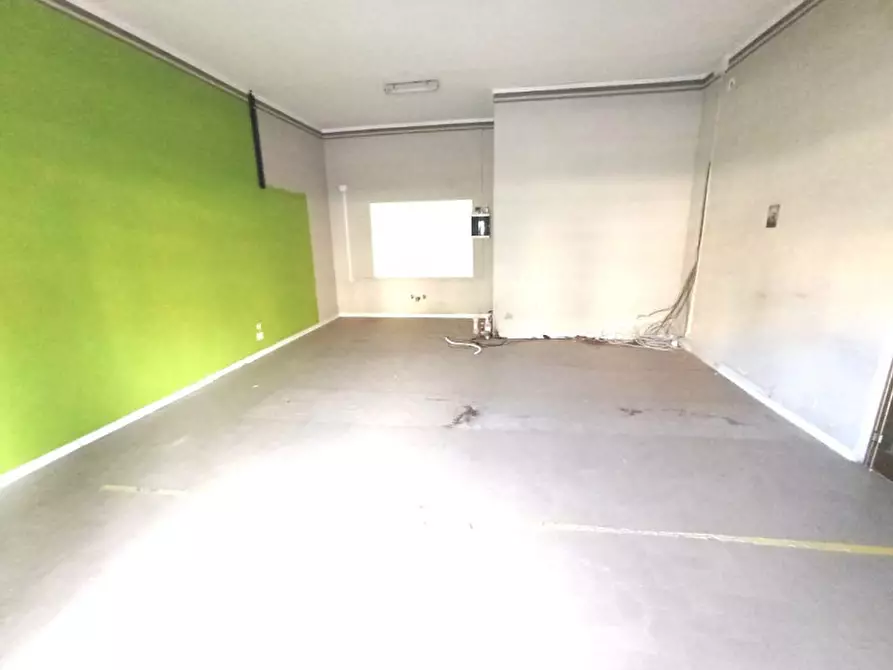 Immagine 4 di Negozio in vendita  in Via Roma a Castiglione Del Lago