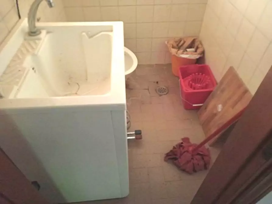 Immagine 6 di Negozio in vendita  in Via Roma a Castiglione Del Lago