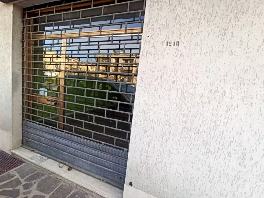 Immagine 7 di Negozio in vendita  in Via Roma a Castiglione Del Lago