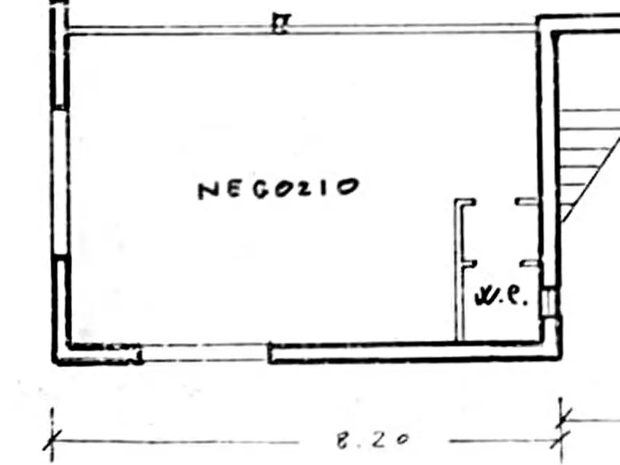 Immagine 9 di Negozio in vendita  in Via Roma a Castiglione Del Lago