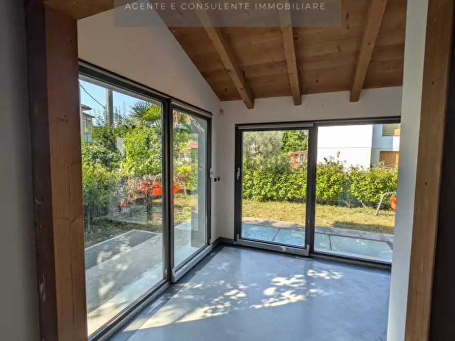 Immagine 2 di Villa in vendita  a Conegliano