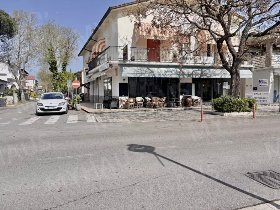 Immagine 9 di Negozio in vendita  in Viale delle Nazioni, 85 a Cesenatico