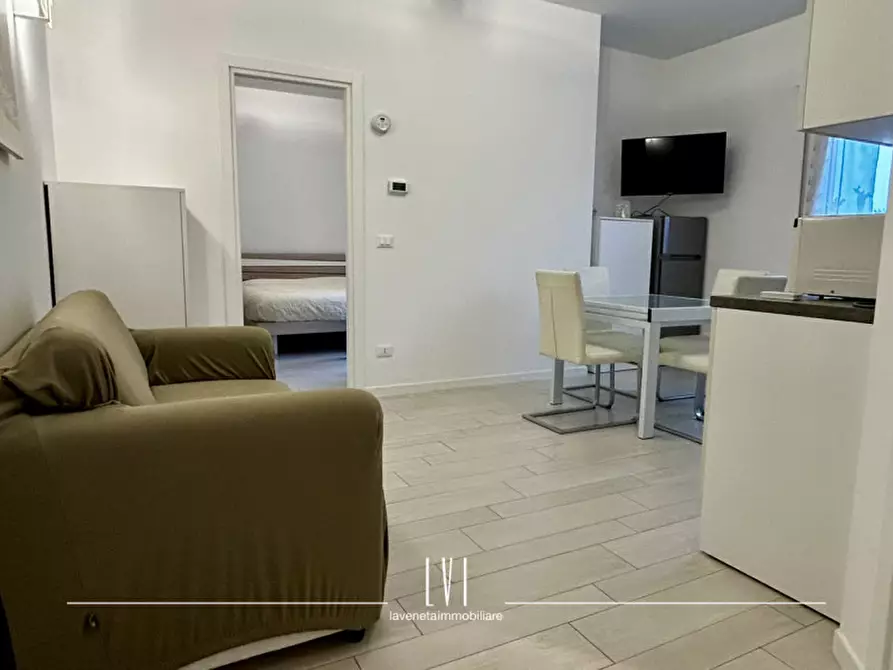 Immagine 2 di Appartamento in vendita  in Via Benvenuto Cellini n.4 a Jesolo