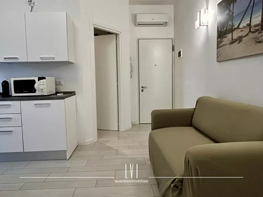 Immagine 5 di Appartamento in vendita  in Via Benvenuto Cellini n.4 a Jesolo