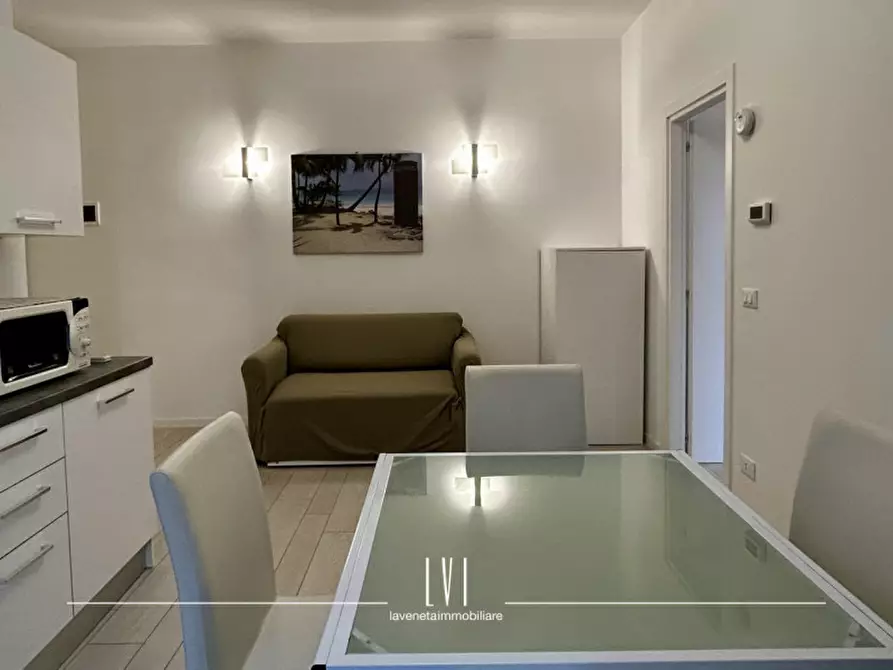 Immagine 6 di Appartamento in vendita  in Via Benvenuto Cellini n.4 a Jesolo