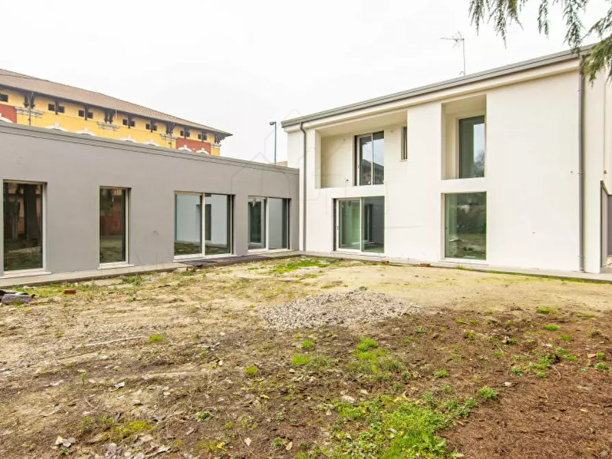 Immagine 1 di Villa in vendita  in Via Libia a Padova