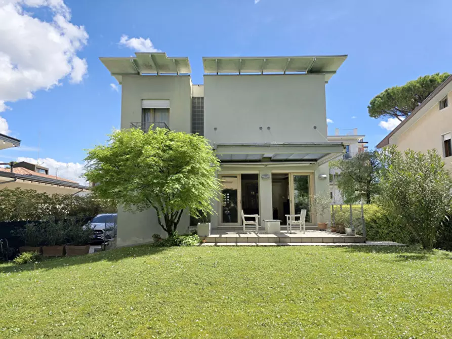 Immagine 1 di Villa in vendita  a Treviso