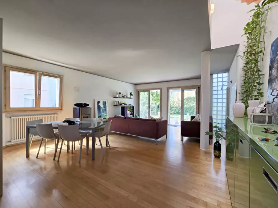 Immagine 3 di Villa in vendita  a Treviso