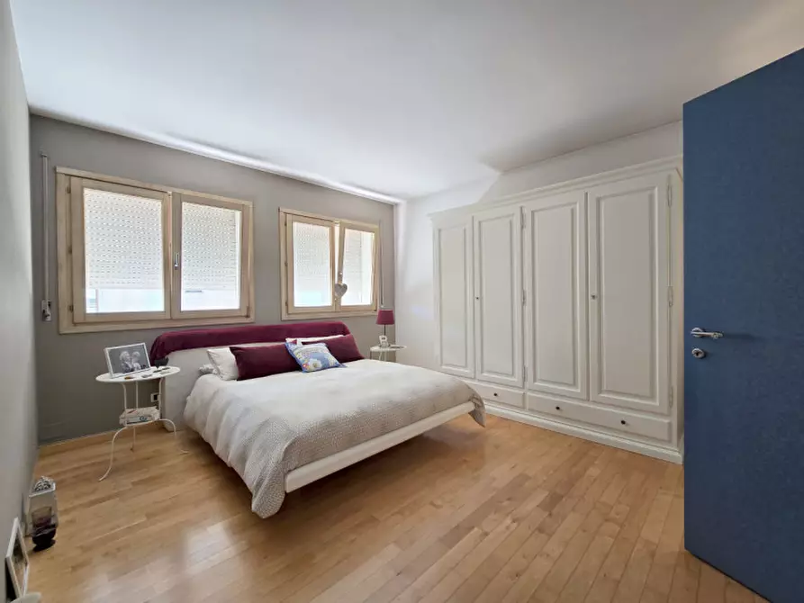 Immagine 10 di Villa in vendita  a Treviso