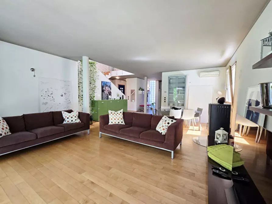 Immagine 33 di Villa in vendita  a Treviso