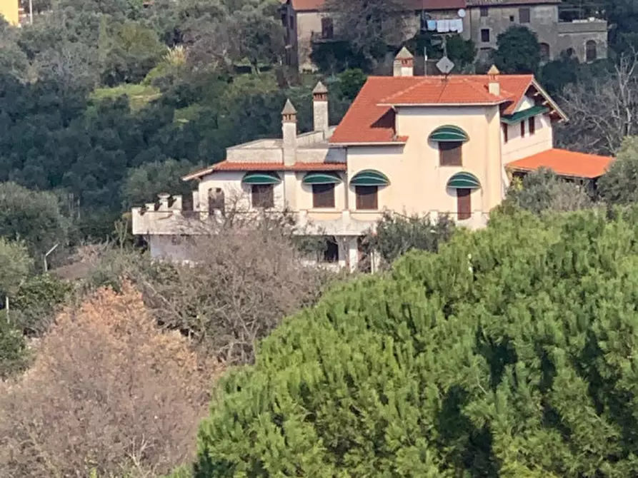 Immagine 1 di Villa in vendita  a Palombara Sabina