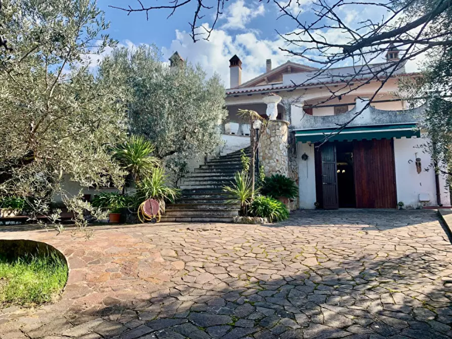 Immagine 2 di Villa in vendita  a Palombara Sabina
