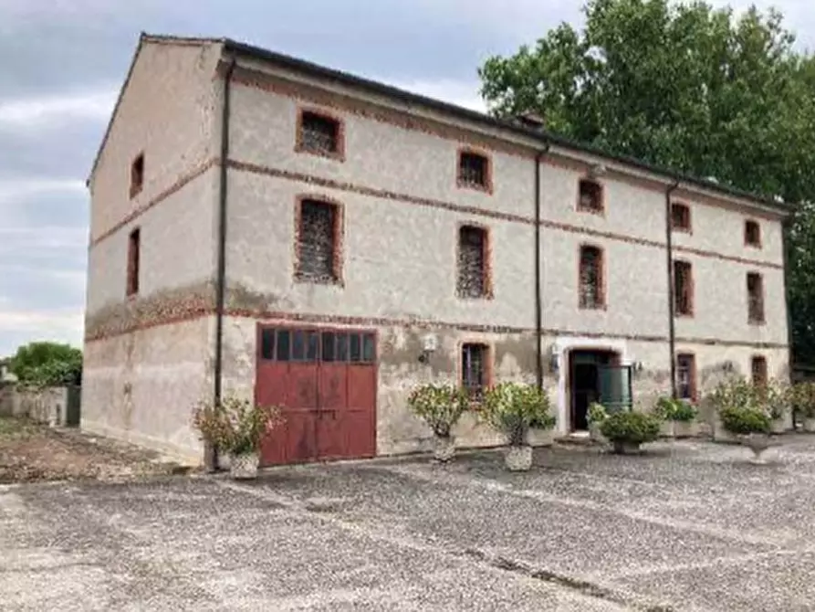 Immagine 2 di Palazzo in vendita  in VIA CAPITELLO 622 a Castagnaro