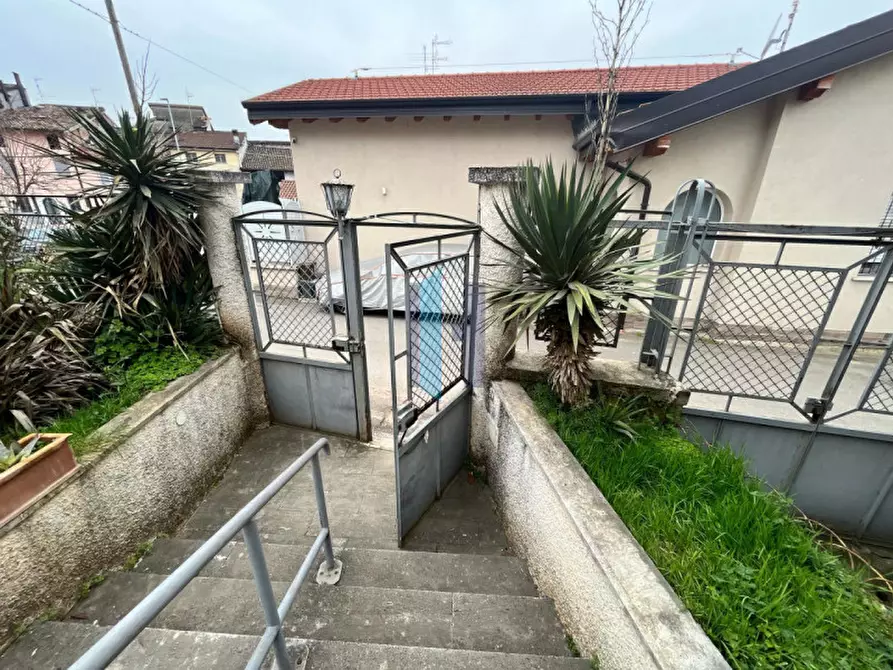 Immagine 41 di Villa in vendita  in via Trento 16 a Castenedolo