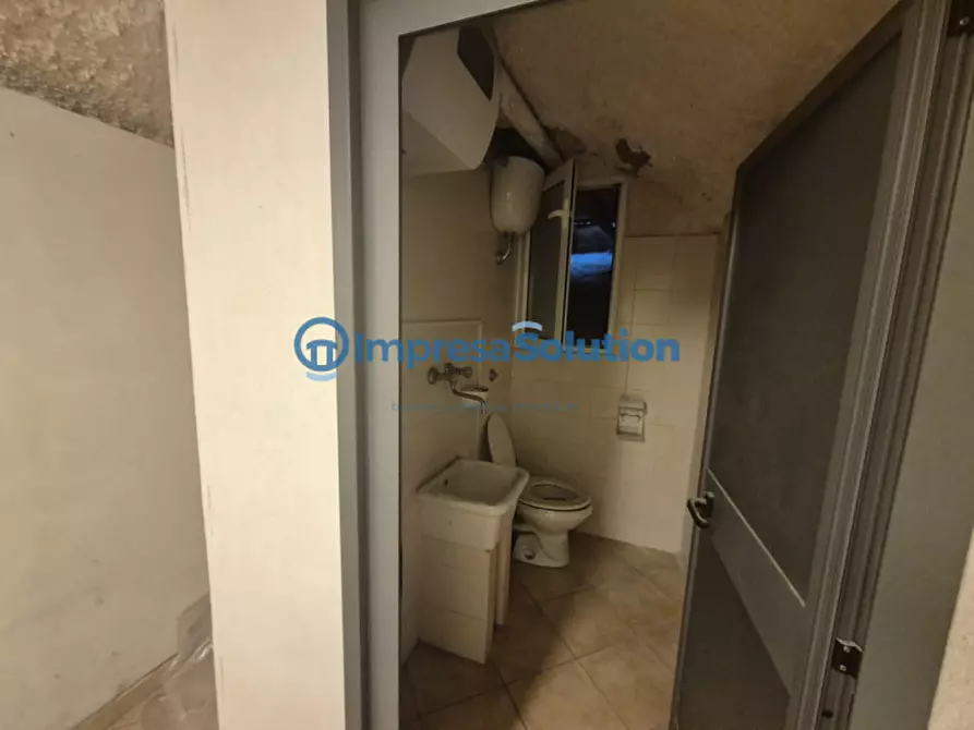 Immagine 11 di Magazzino in vendita  in Via Dalbono a Portici