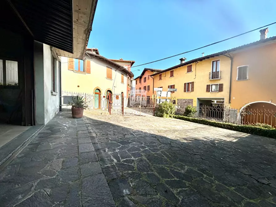 Immagine 6 di Villa in vendita  in Via Zappini a Preseglie