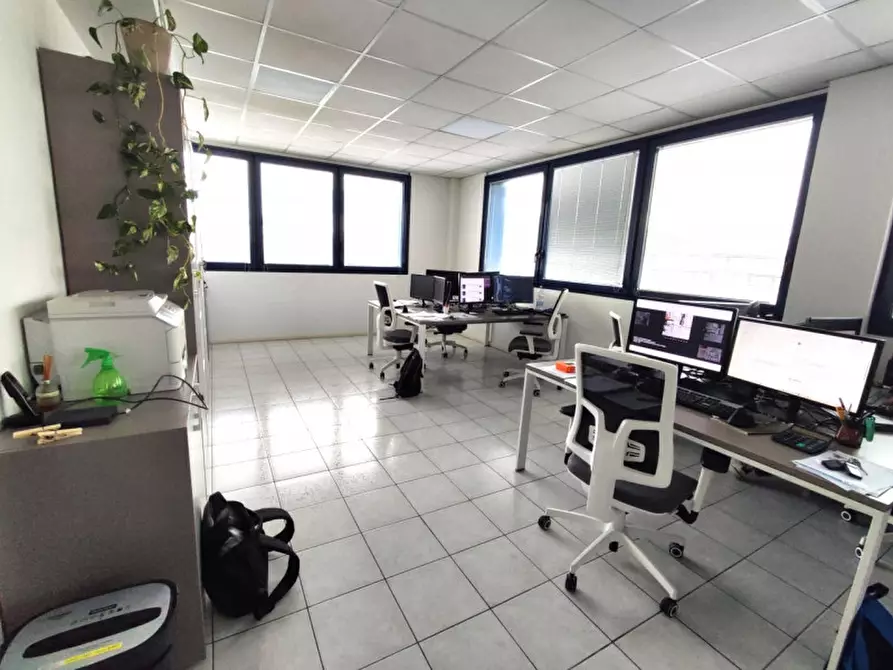 Immagine 1 di Ufficio in vendita  in Viale Navigazione Interna a Padova