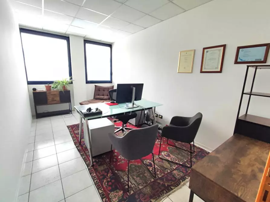 Immagine 9 di Ufficio in vendita  in Viale Navigazione Interna a Padova