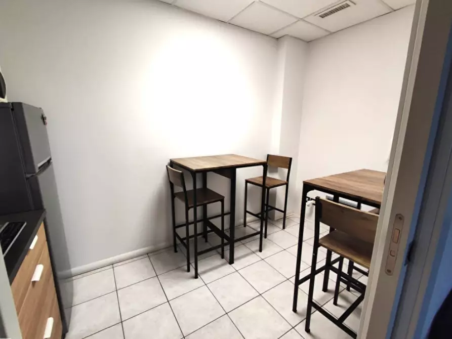 Immagine 10 di Ufficio in vendita  in Viale Navigazione Interna a Padova