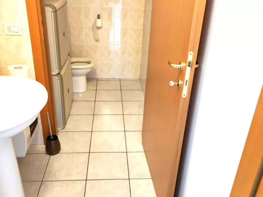 Immagine 12 di Ufficio in vendita  in Viale Navigazione Interna a Padova