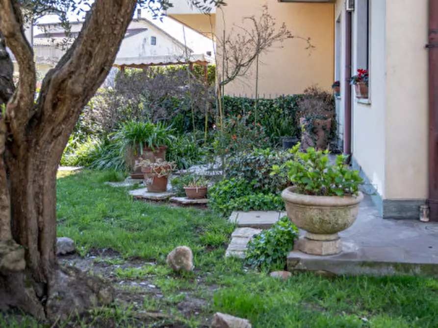 Immagine 17 di Casa bifamiliare in vendita  in Via Mohandas Karamchand Gandhi 11 a Montecchio Maggiore