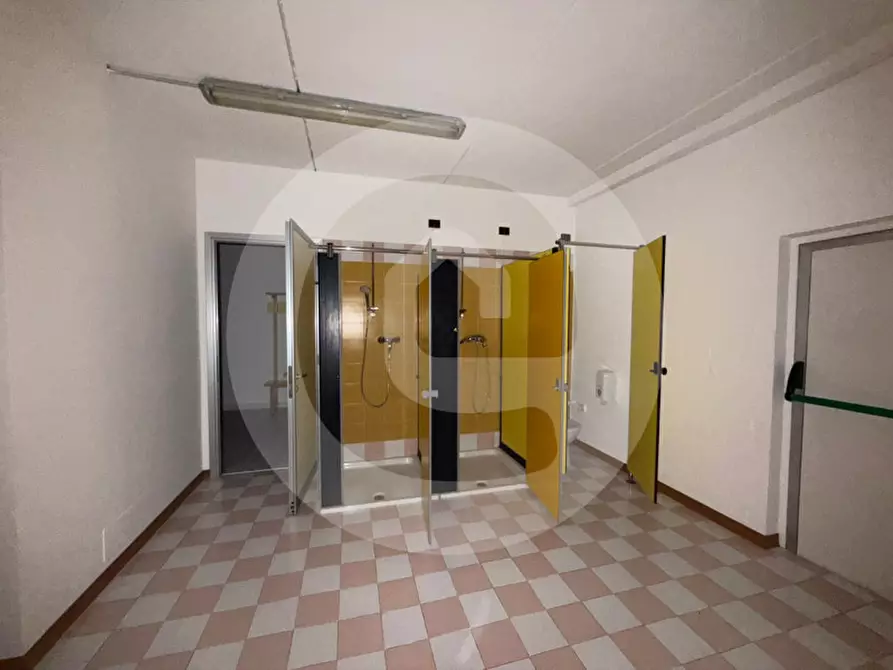 Immagine 10 di Negozio in affitto  a Camposampiero