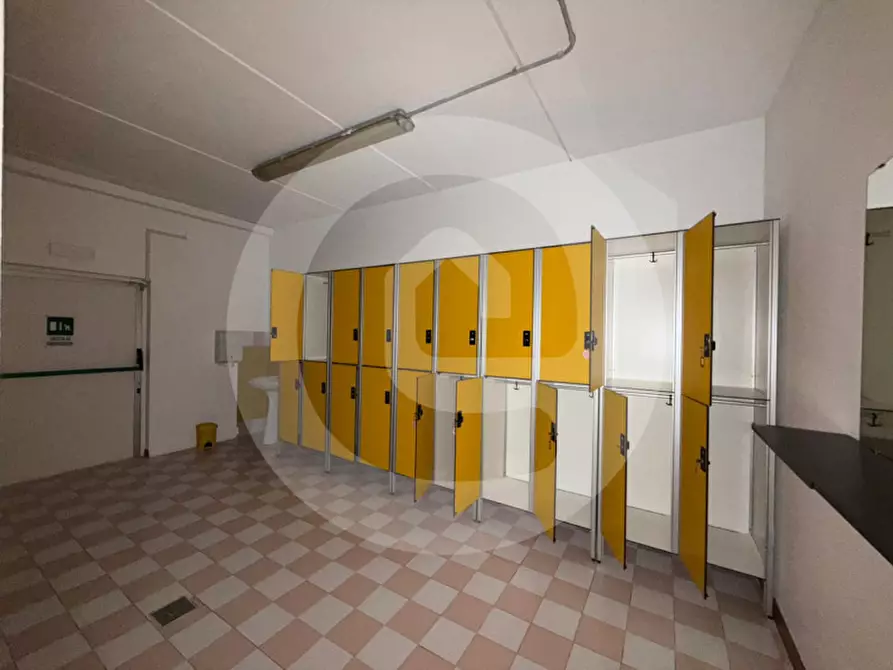 Immagine 11 di Negozio in affitto  a Camposampiero