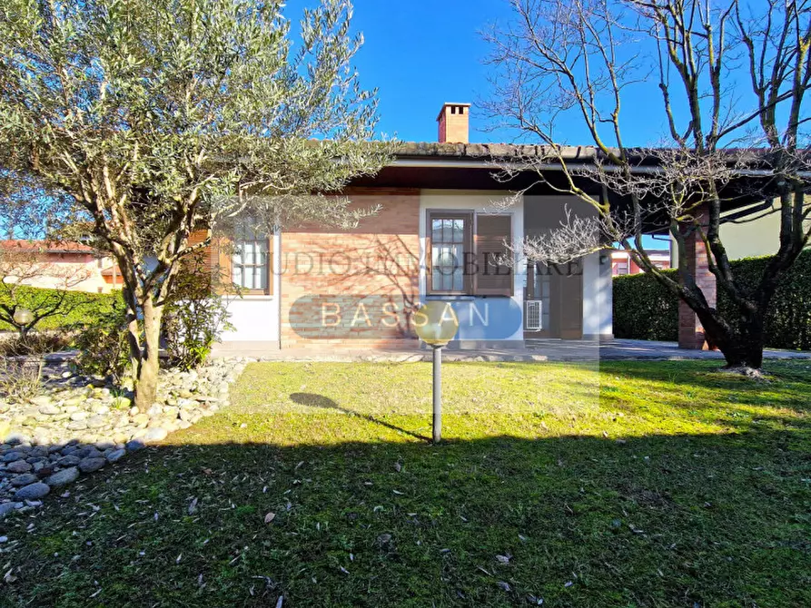 Immagine 3 di Villa in vendita  in via Varese 66 a Gallarate