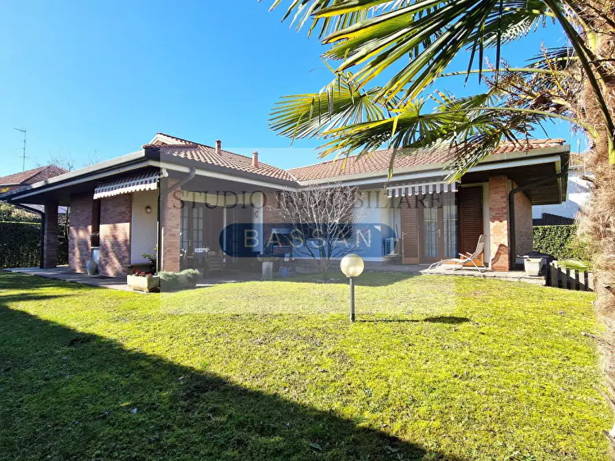 Immagine 6 di Villa in vendita  in via Varese 66 a Gallarate