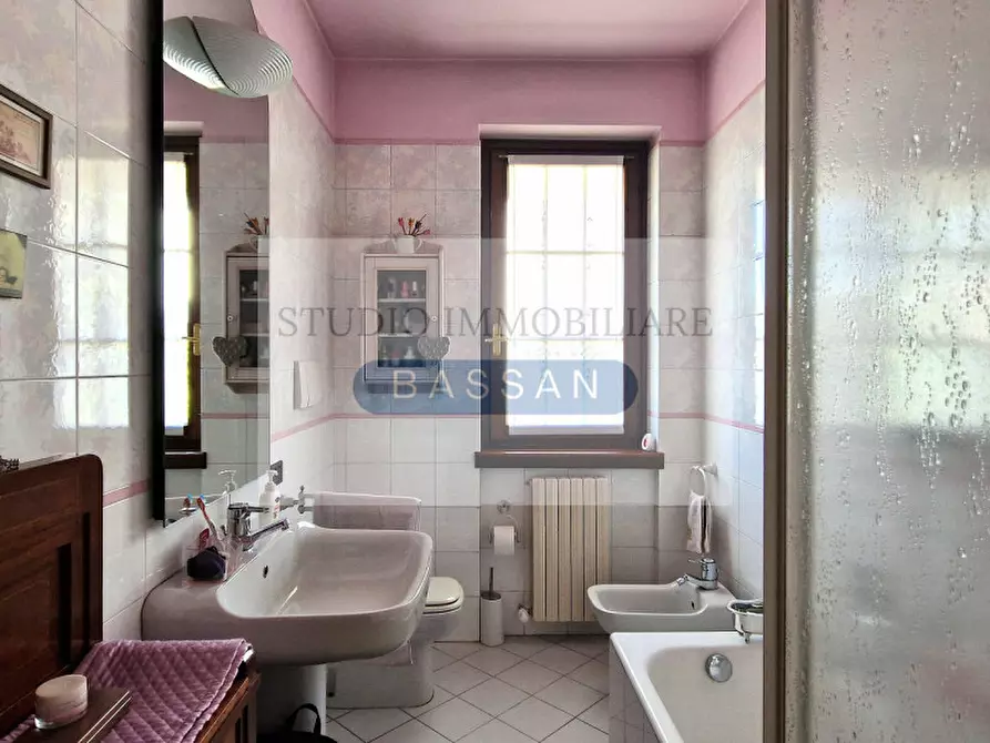 Immagine 24 di Villa in vendita  in via Varese 66 a Gallarate