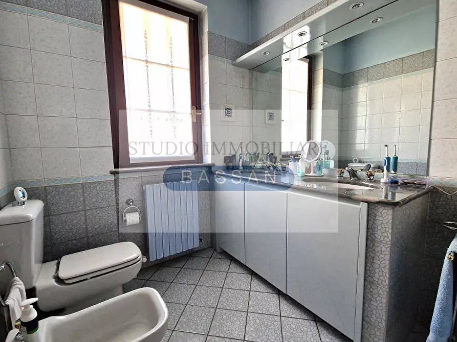 Immagine 27 di Villa in vendita  in via Varese 66 a Gallarate