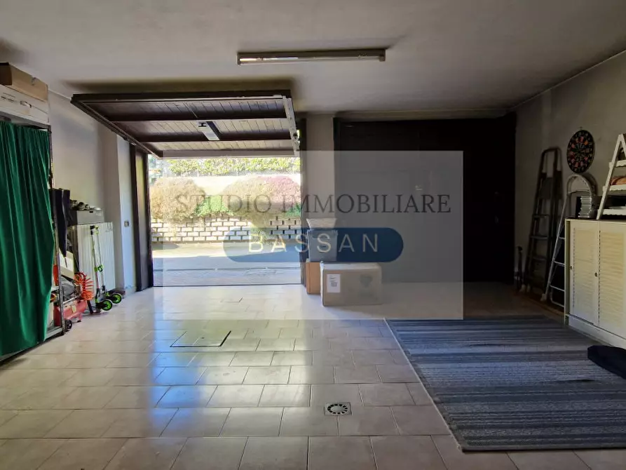 Immagine 40 di Villa in vendita  in via Varese 66 a Gallarate