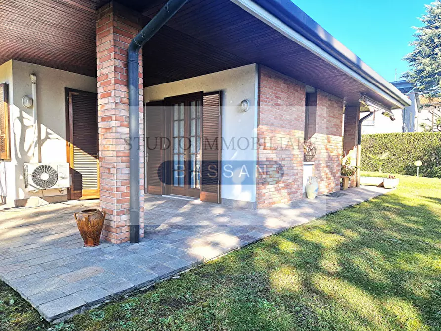 Immagine 43 di Villa in vendita  in via Varese 66 a Gallarate