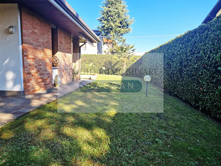Immagine 44 di Villa in vendita  in via Varese 66 a Gallarate