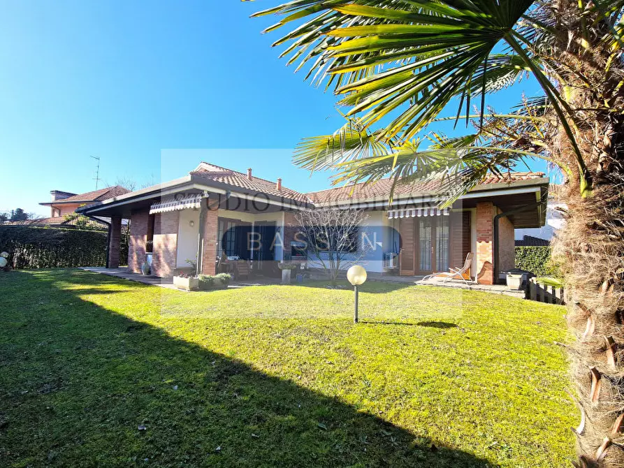 Immagine 47 di Villa in vendita  in via Varese 66 a Gallarate