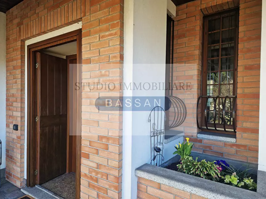 Immagine 49 di Villa in vendita  in via Varese 66 a Gallarate