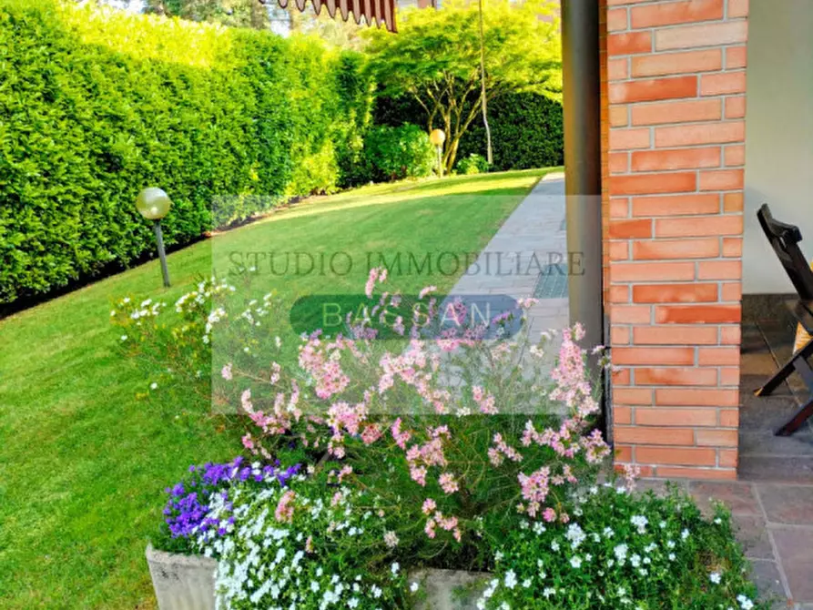 Immagine 57 di Villa in vendita  in via Varese 66 a Gallarate