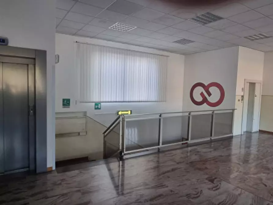 Immagine 1 di Ufficio in affitto  in via pradazzo a Calderara Di Reno