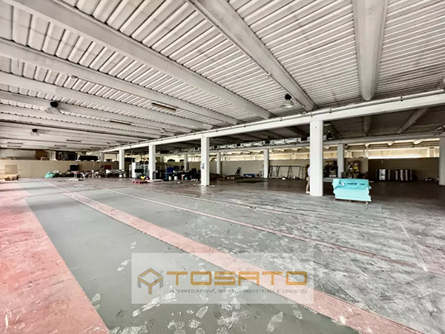 Immagine 2 di Capannone industriale in affitto  a Grezzana