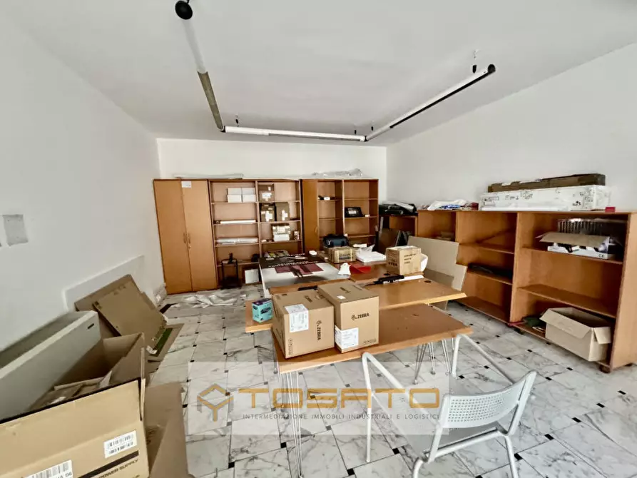 Immagine 11 di Capannone industriale in affitto  a Grezzana