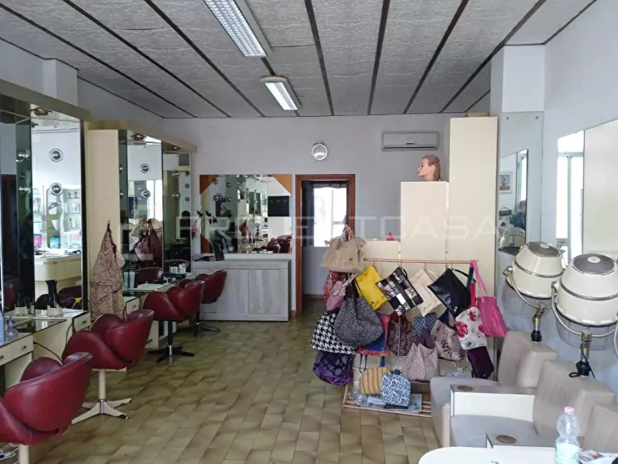 Immagine 1 di Negozio in vendita  in via Ospedale a Maglie