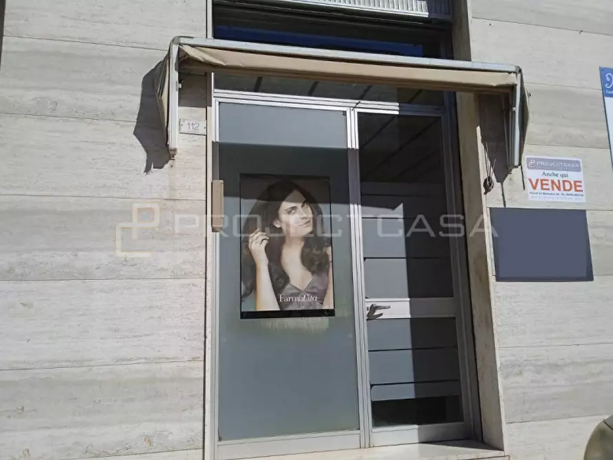 Immagine 3 di Negozio in vendita  in via Ospedale a Maglie